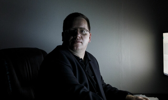 Ingen visste at Jake hadde vært hacker for NSA. Før ei anonym gruppe annonserte det på Twitter